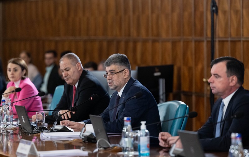 Românii cu „boli obișnuite”, obligați să plătească în continuare CASS de 10% pentru concediile medicale. Pacienții cu boli grave, scutiți. Ce prevede OUG adoptată de Guvern