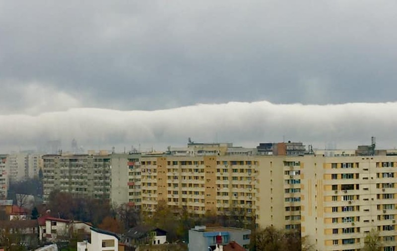 VIDEO | Nori cu o formă extrem de rară, pe cerul Capitalei. „Nu știm cum se formează, este un mister al atmosferei”