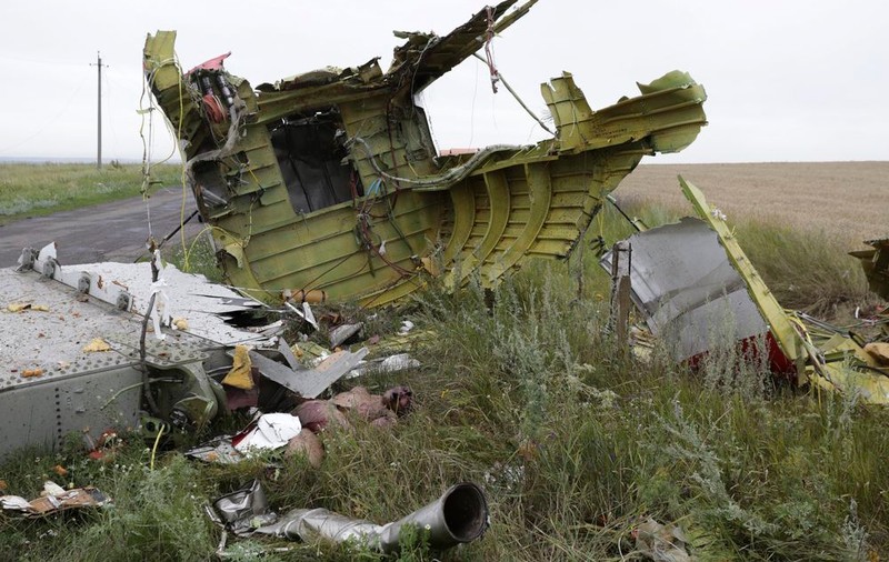 IMAGINI NEMAIVĂZUTE de la prăbuşirea cursei MH17 din Ucraina | VIDEO