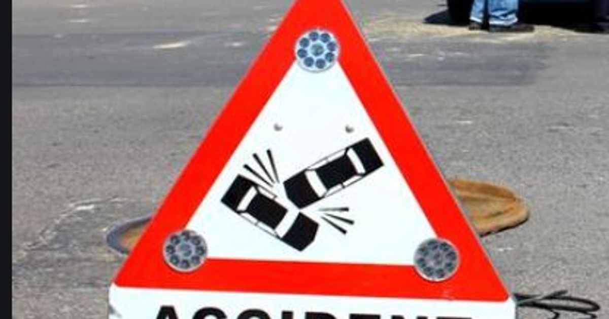 O persoană a murit, iar alta a fost rănită grav într-un accident la Putna. Mașina în care se aflau a întrat în gardul unei case