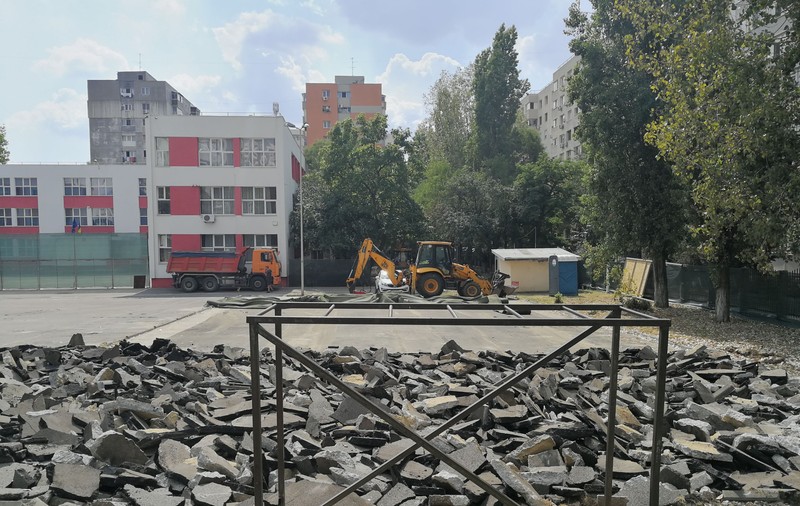 Șantierele încep odată cu școlile. Contractele pentru sălile de sport au fost semnate la sfârșitul lui aprilie, dar cinci luni nu s-a întâmplat nimic