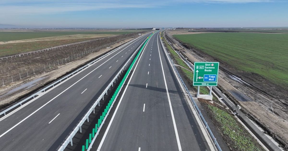 Imagine aeriană cu o bucată din autostrada A7 Ploiești - Buzău