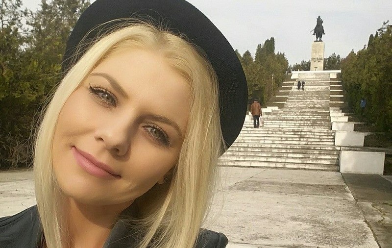 Adina lansează single-ul și videoclipul "Ely”! Ce "țeapă" și-a luat artista la filmări!/VIDEO