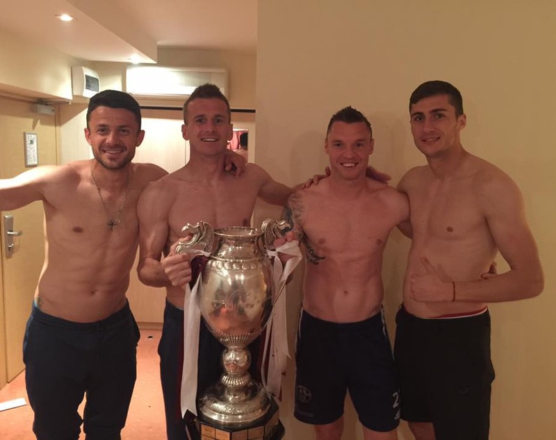Fotbaliștii de la CFR Cluj au dormit în pat cu trofeul Cupei României | GALERIE FOTO și VIDEO