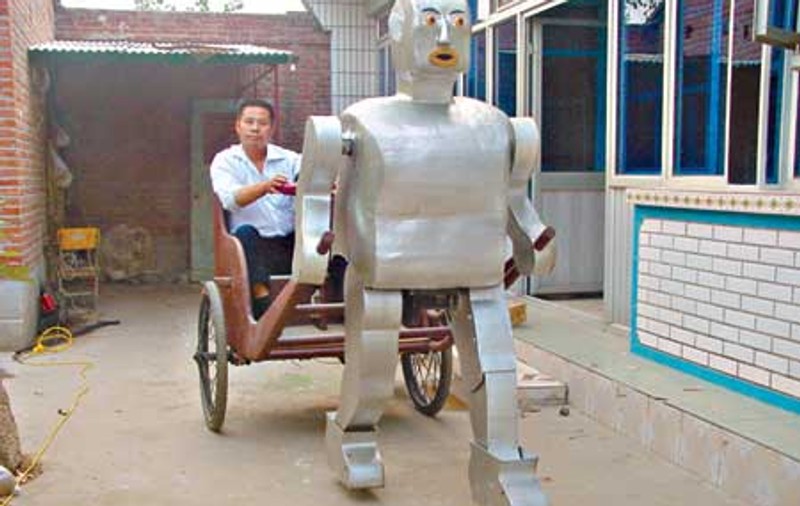Şi-a construit o armată de 26 de roboţi