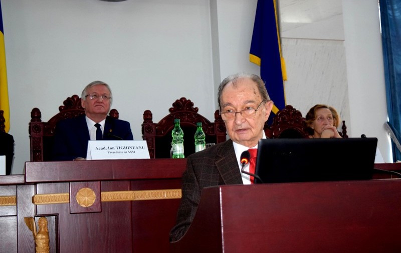 Bogdan Simionescu, vicepreşedintele Academiei Române, a murit la 76 de ani. A predat la reputate universităţi din lume