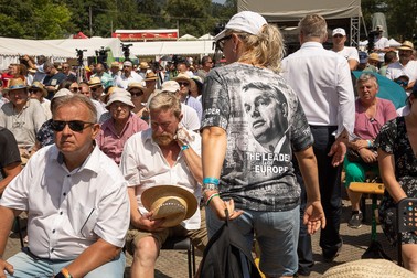 Un tricou purtat de unul dintre susținătorii lui Orban Foto: Eli Driu