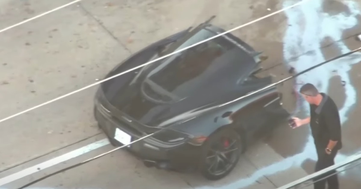 Imagine cu un McLaren rupt în două, după un accident petrecut în Texas.