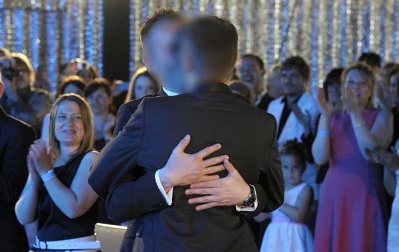 AU SPART GHEAŢA! Primul cuplu de HOMOSEXUALI care are DREPTUL LEGAL LA FERICIRE | FOTO