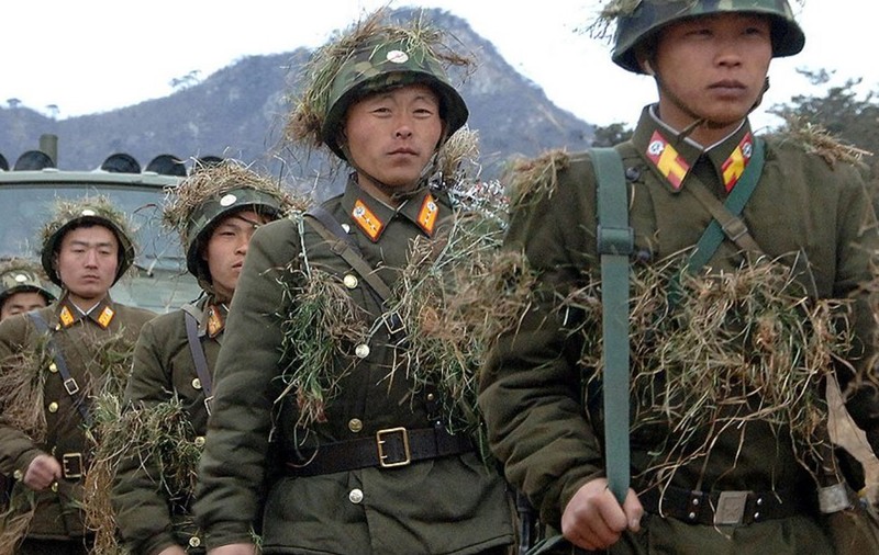 Un soldat nord-coreean a fost filmat când se aruncă în aer ca să nu fie capturat de ucraineni, după ce s-a luptat cu ei sălbatic, o zi întreagă, în Kursk
