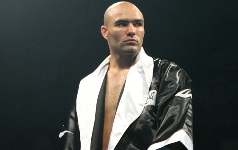Pugilistul Bogdan Dinu: de la acuzaţii de furt din magazine, la mănuşa aruncată fraţilor Klitschko