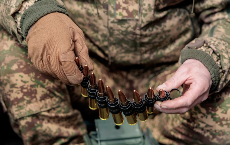 Unul din cinci muncitori ruși lucrează în industria de armament. Moscova produce mai mult decât consumă pe front