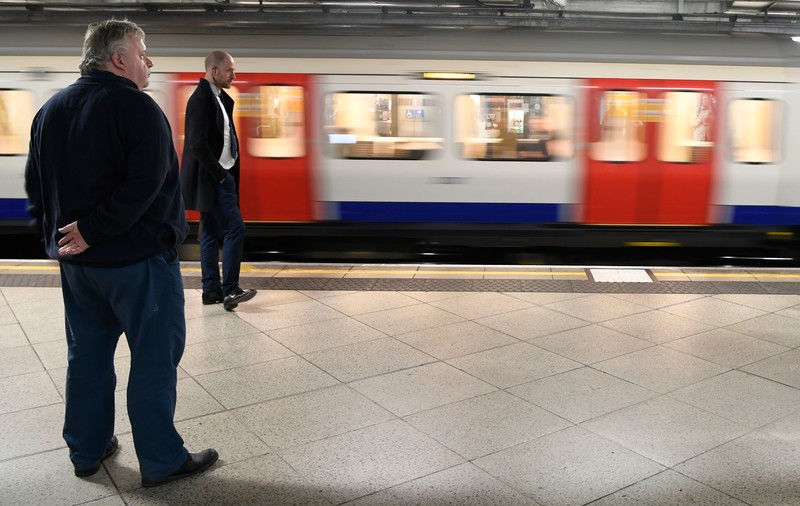 Tânără înjunghiată la metroul din Londra pentru că vorbea spaniolă