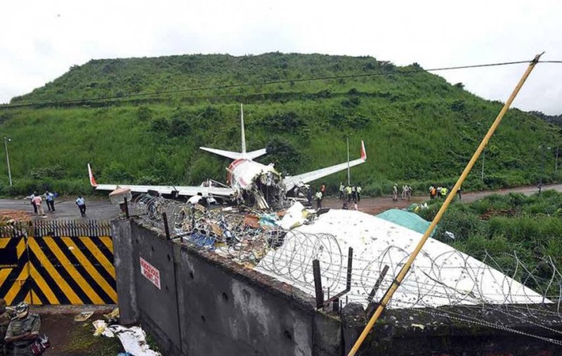 Momentul șocant în care un avion militar se prăbușește în Filipine. Cel puțin 29 de oameni au murit