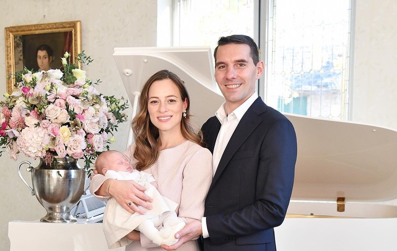 Primele imagini cu fetița fostului principe Nicolae și a Alinei Binder. Ce frumoasă este Maria Alexandra