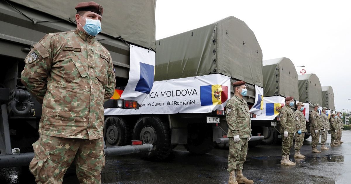 În luna mai, România a trimis mai multe camioane cu ajutoare sanitare în Republica Moldova FOTO: EPA