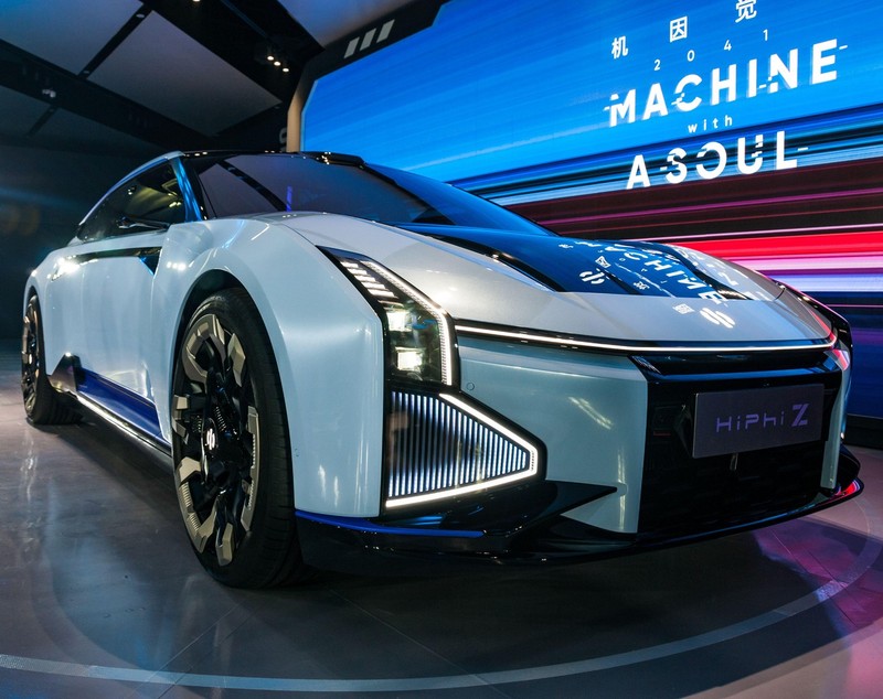 Cum arată „Ferrari-ul chinezesc” electric cu 672 CP și autonomie de 555 km, care a surprins întreaga industrie auto