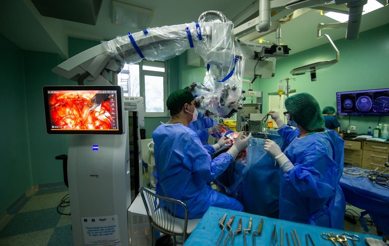 O studentă de 19 ani s-a trezit din comă profundă după ce medicii i-au scos o tumoră extrem de rară