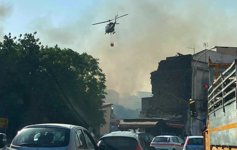Sudul Italiei, devastat de incendii: 800 de focare numai în weekend. Furtuni violente în nordul țării