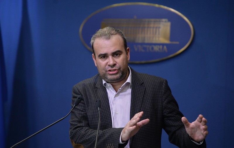 Darius Vâlcov s-a predat în Italia. Fostul ministru era dat în urmărire, după ce a fost condamnat definitiv la 6 ani de închisoare