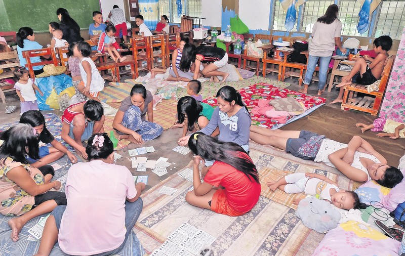 S-a abătut Apocalipsa asupra Filipinelor | 725.000 de oameni au fost evacuaţi din calea taifunului Melor