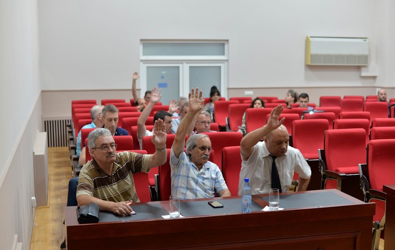 Al doilea "guvern" al României vrea să blocheze Palatul Victoria
