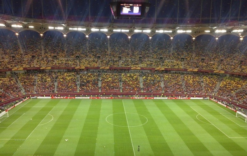 Soţia unui fotbalist, AGRESATĂ DE SUPORTERI pe Naţional Arena!