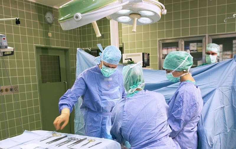 Chirurgii îi vor salva piciorul bărbatului muşcat de tigru