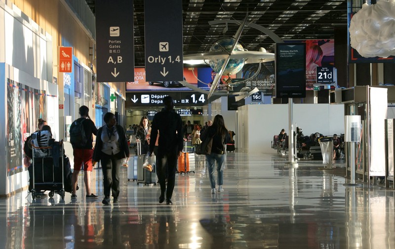 Zborurile din toată Europa, perturbate joi de o grevă a controlorilor de trafic aerian din Franța