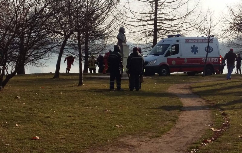 Un bărbat a murit înecat în Lacul Herăstrău. A fost scos din apă de scafandri