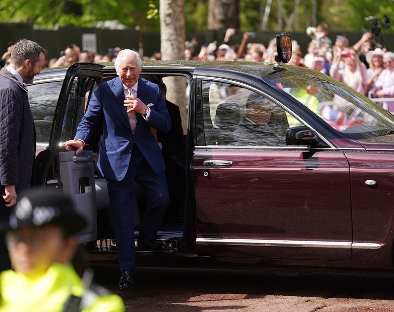 Regele Charles, baie de mulțime cu o zi înainte de încoronare. Prințul William și Kate au participat și ei