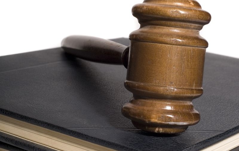 Un primar s-a dat singur în judecată