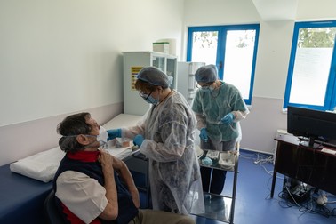 Vaccinarea anti-COVID, în timpul valului 6 al pandemiei | Foto: Vlad Chirea