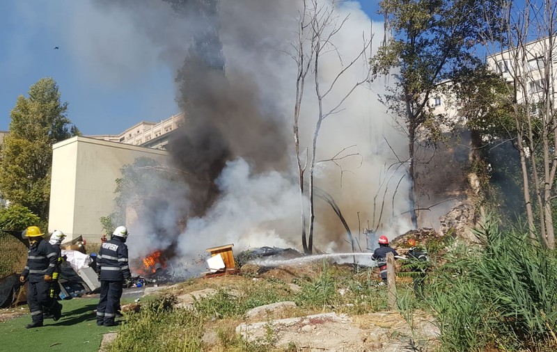 Incendiu în centrul Capitalei, în apropiere de Ministerul de Finanțe