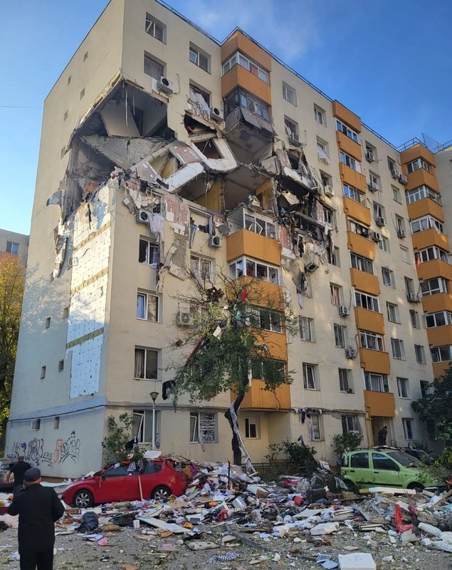 Explozie într-un bloc din București. Trei oameni au murit, pompierii au activat planul roșu de intervenție