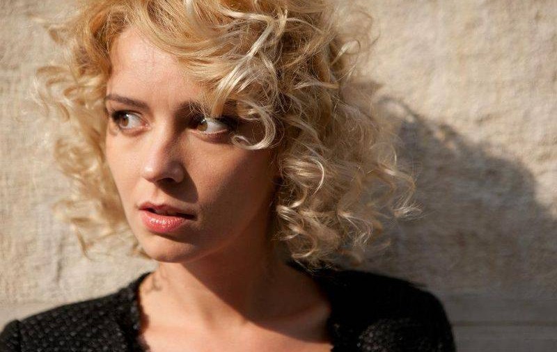 Diana Dumitrescu și-a schimbat look-ul! Îți place cum îi stă șatenă? FOTO ÎN ARTICOL