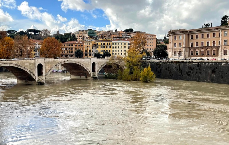 MAE, avertizare de călătorie pentru Italia. Mai multe regiuni, sub coduri roșu, portocaliu și galben de ploi
