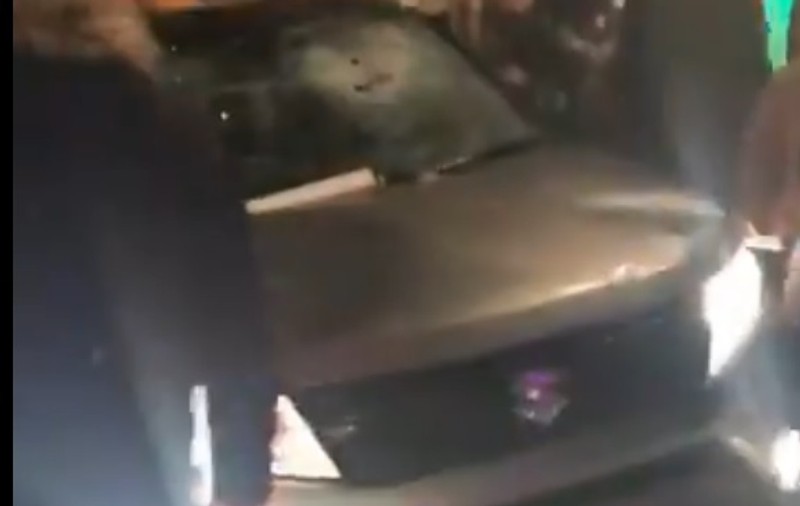 Cel puțin 13 răniți după ce o mașină a intrat în mulțimea aflată într-un club din Marea Britanie