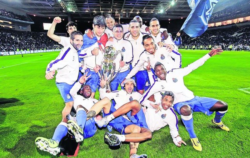 Săpunaru (Portugalia), Lucescu şi Raţ (Ucraina), dar şi Olăroiu şi Rădoi (Emirate) au ieşit campioni cu echipele lor de club