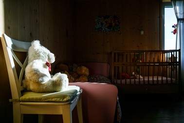 Numărul de copii abandonați în spital rămâne constant, în România