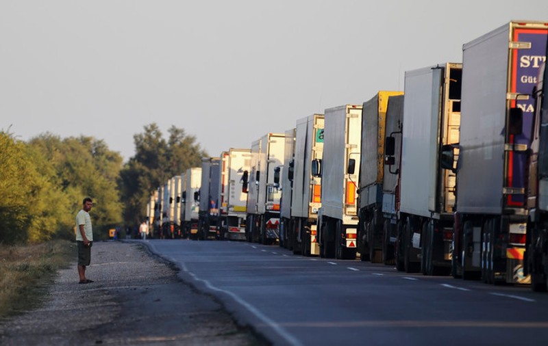 Șoferilor de camioane din Crimeea li se oferă o rută alternativă spre Rusia care trece prin  Melitopol și Mariupol