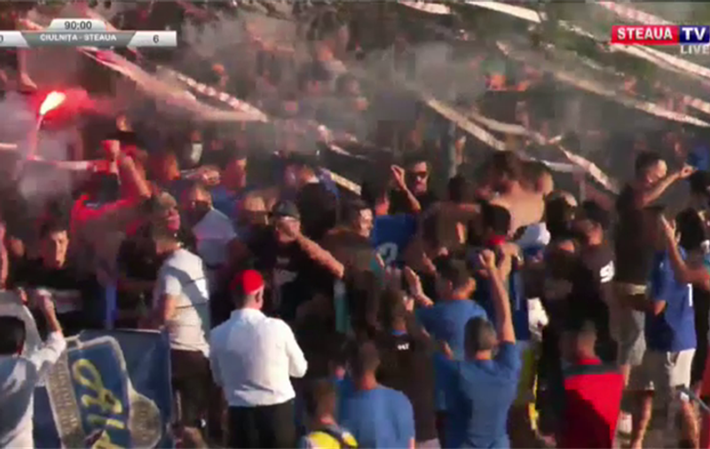 VIDEO | CSA Steaua a promovat în Liga a 3-a. Fanii nu au respectat nici o regulă, năvălind pe teren