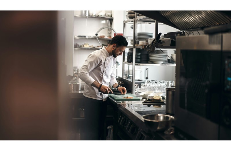 Echipamente esențiale pentru bucătăriile profesionale: Oferte de Black Friday pentru restaurante și cafenele