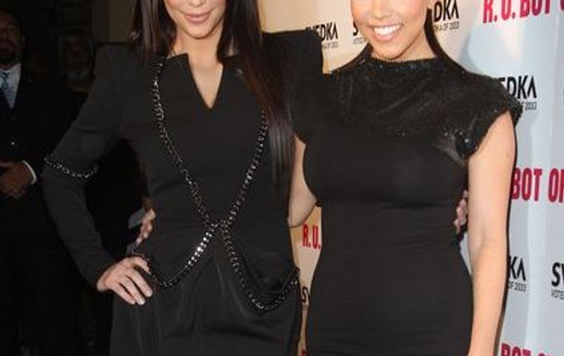 Kim Kardashian s-a autoinvitat în luna de miere a surorii ei
