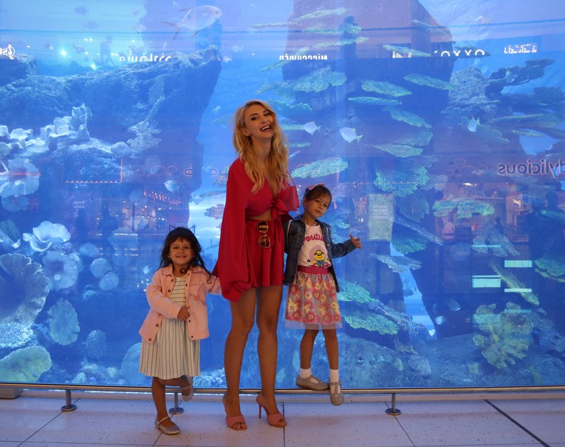 Imagini cu Andreea Bălan din vacanța în Dubai. Cum s-a pozat artista în deșert