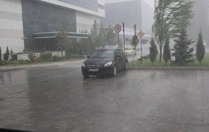 ATENŢIE! COD GALBEN de furtună în Bucureşti şi alte judeţe