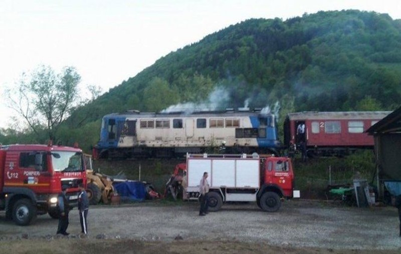 Locomotiva trenului de călători Sighetu Marmației-București, cuprinsă de flăcări