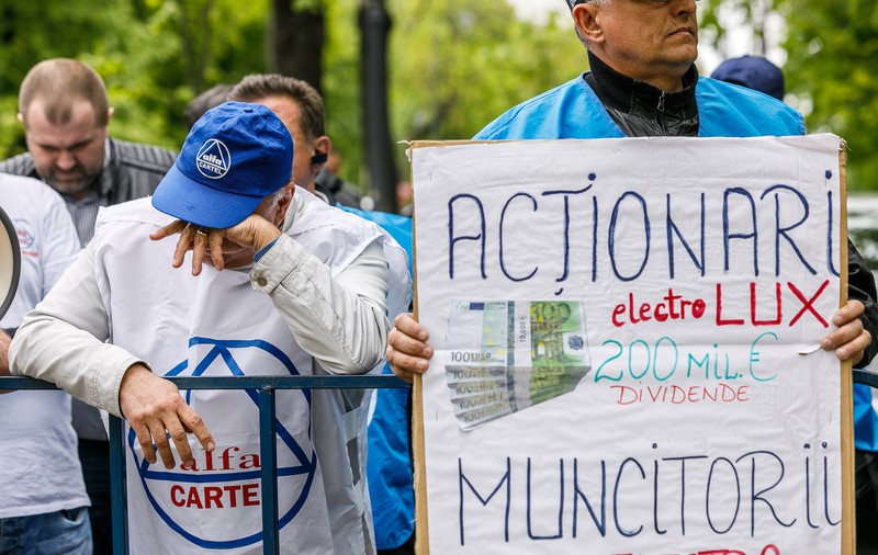 FOTOREPORTAJ | Portret de țară. Oamenii care au bătut țara pentru 2 lei pe oră în plus la salariu, în 20 de imagini. „Vestele albastre” de la Satu Mare au venit la București!