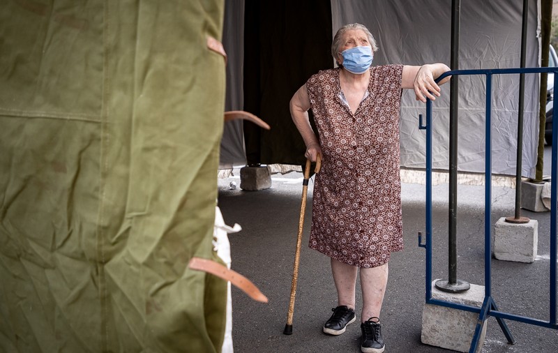 REPORTAJ de la maratonul de vaccinare din București. „Am zis «Gata, mama, trebuie să-l facem!». Nu prea am fost decise până acum”