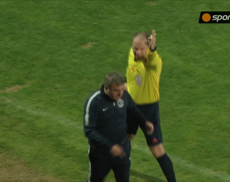 Gică Hagi a făcut scandal la meciul Viitorul - Levski Sofia 0-0, disputat în Turcia. ^S-a certat cu arbitrul și a refuzat să urce în tribună / VIDEO